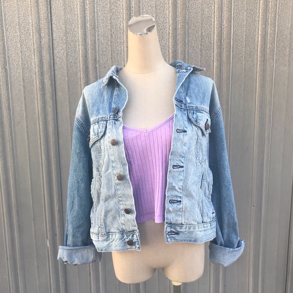 ⭐️ light wash denim jacket